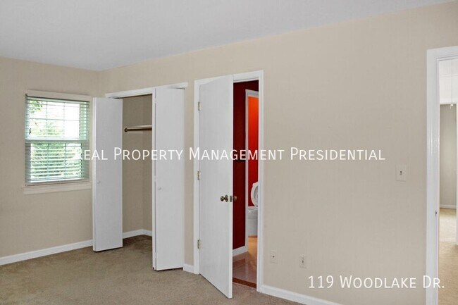 Building Photo - 119 Woodlake Dr