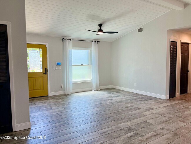 Building Photo - 3463 Mazur Dr