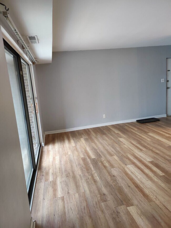 Building Photo - 1287 Schaub Dr
