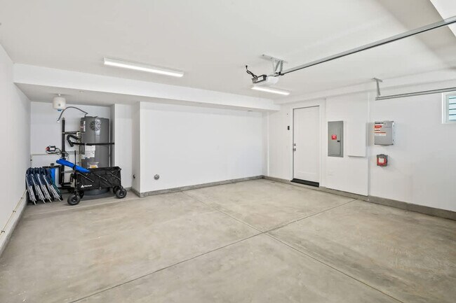 Building Photo - 250 Chinquapin Ave