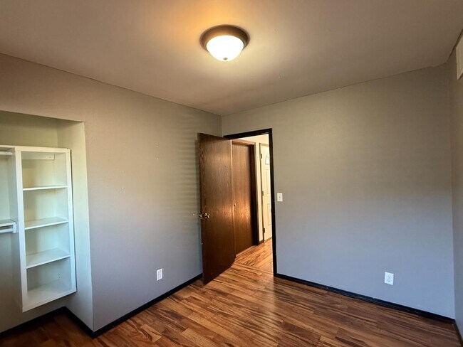 Building Photo - 5902 W Franklin St