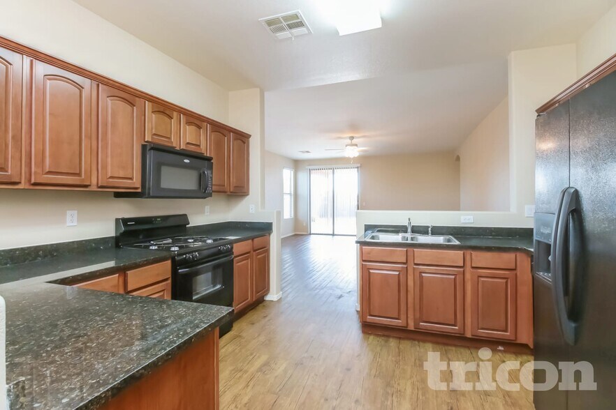 Building Photo - 36497 W Barcelona Ln