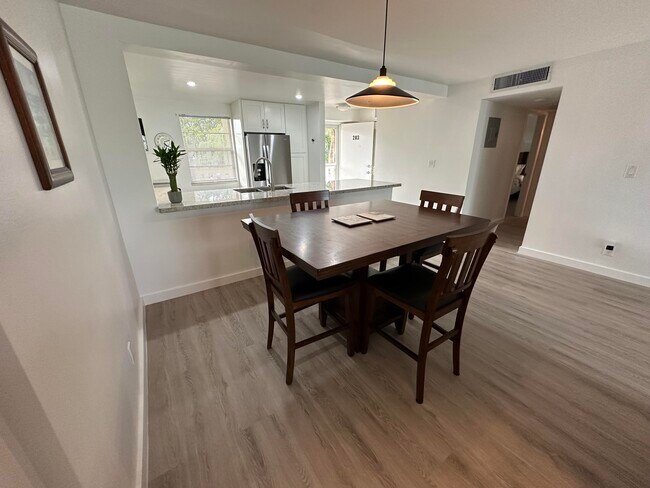 Building Photo - 141 SE 3rd Ave