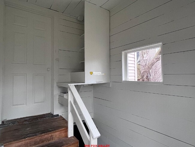 Building Photo - Charming 3-Bedroom Home in Menasha, WI with Spacious Layout!