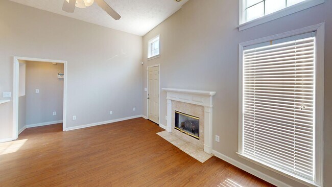 Building Photo - 860 Autumn Ridge Rd