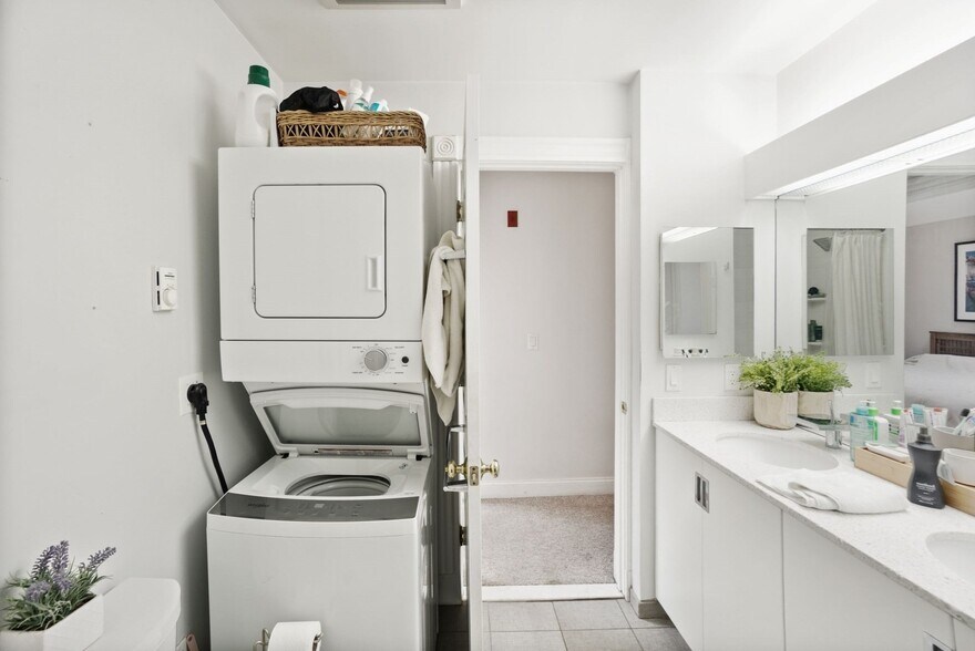 Building Photo - 6 Brigham St