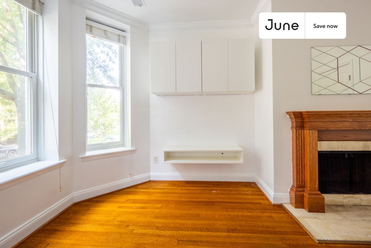 Building Photo - 1835 Mintwood Pl NW