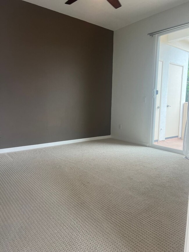 Building Photo - Ventura | 2 Bed + 2 Bath | Holiday Condo