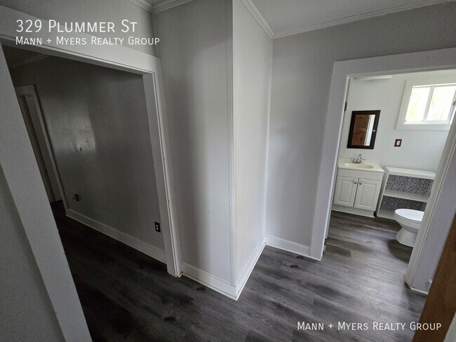 Building Photo - 329 Plummer St