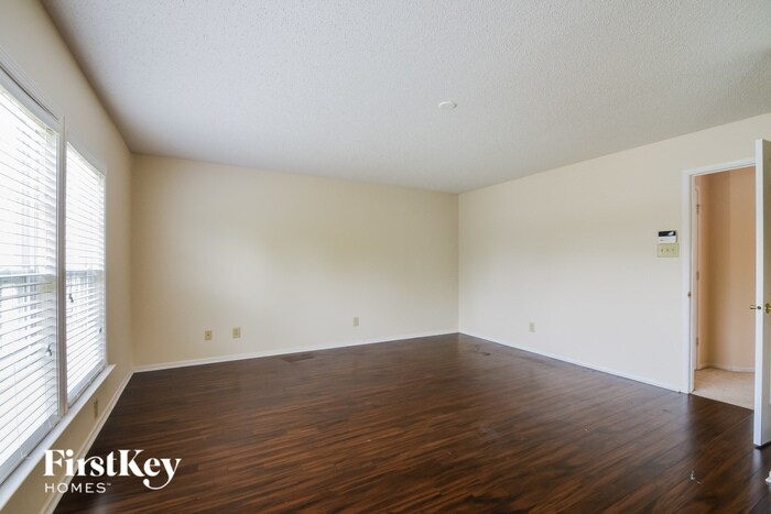 Building Photo - 10372 Waveland Cir