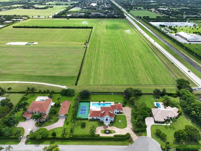 Building Photo - 3900 Fieldview Way