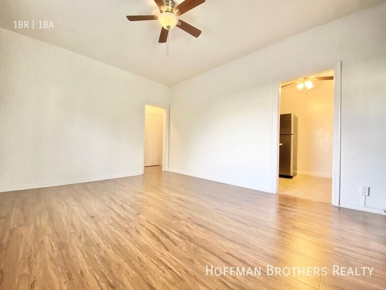 Building Photo - 800 N Las Palmas Ave