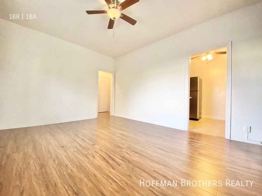 Building Photo - 800 N Las Palmas Ave