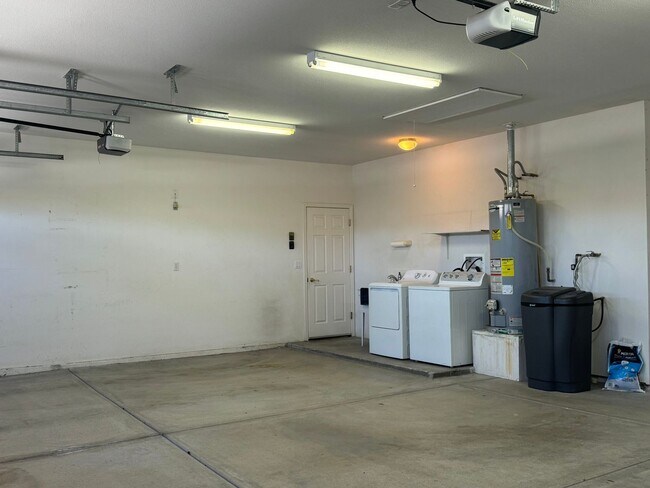 Building Photo - Rental
