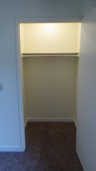 Bed1 Closet - 1117 Seabreeze Way
