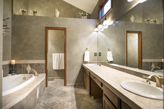 Building Photo - Breathtaking Three Bedroom Townhouse In The Pinery On The Golf Course