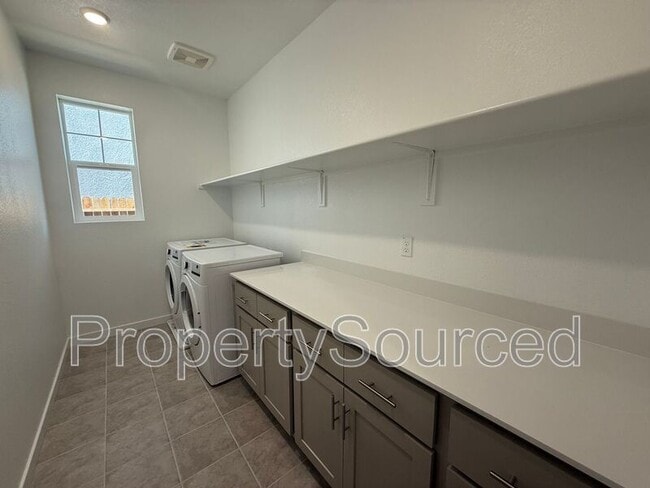 Building Photo - 1788 Shingle Ave