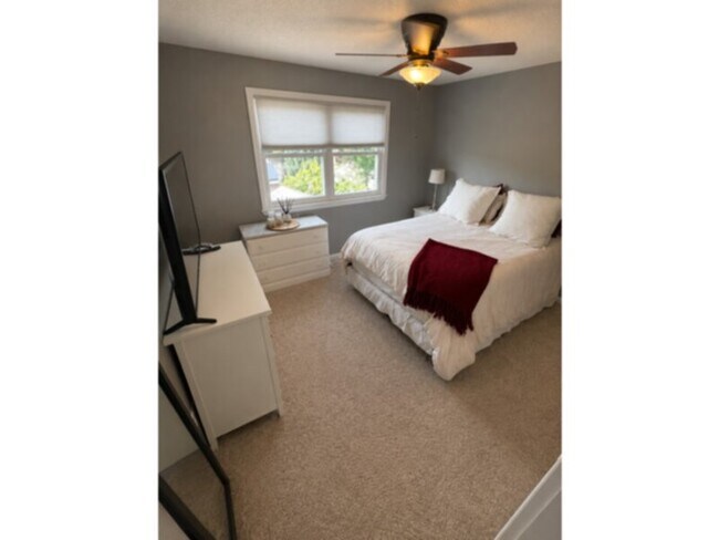 Building Photo - 9341 Chambray Ln