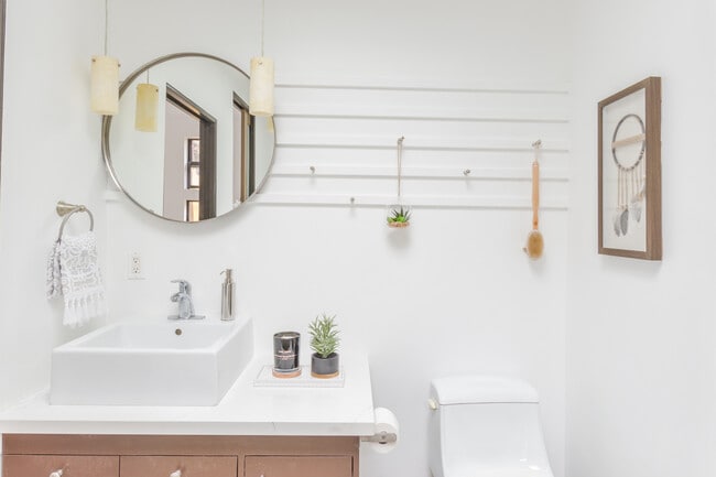 Building Photo - 13263 Venice Blvd