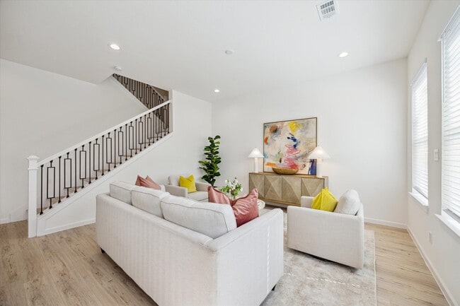 Building Photo - 925 Bianco Ln