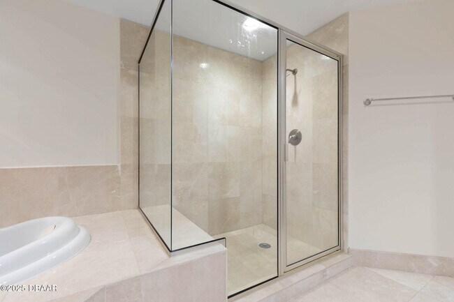 Building Photo - 231 Riverside Dr