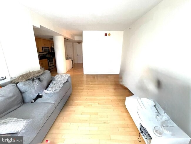 Building Photo - 475 K St NW