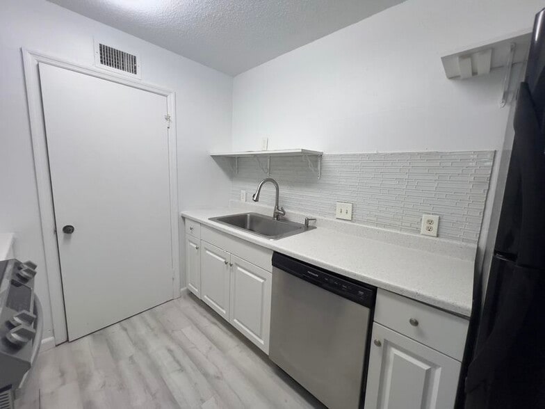 Building Photo - 2319 N Congress Ave