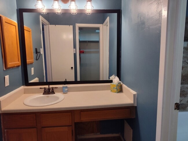 Building Photo - 3347 Silverside Dr