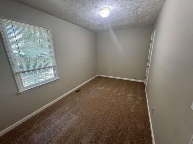 Building Photo - 348 Freshman Dr