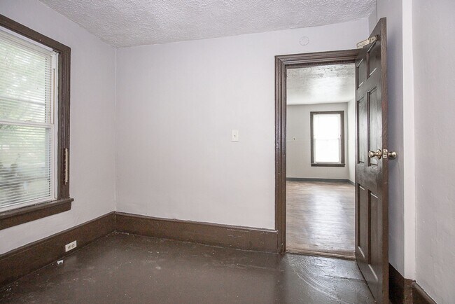 Building Photo - 9005 Union