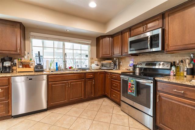 Building Photo - 5000 Latham Dr