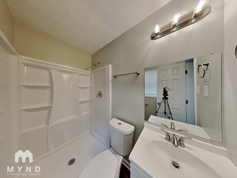 Building Photo - 104 Wilburn Dr