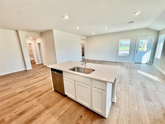 Building Photo - 6100 Blackwood Ct
