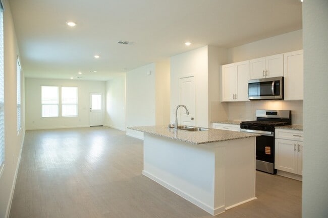 Building Photo - 26255 Arrowleaf Dr