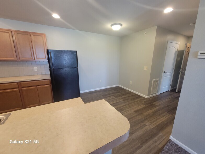 Cottonwood Crossing Apartments 705 Cottonwood Crossing Dr Newton KS