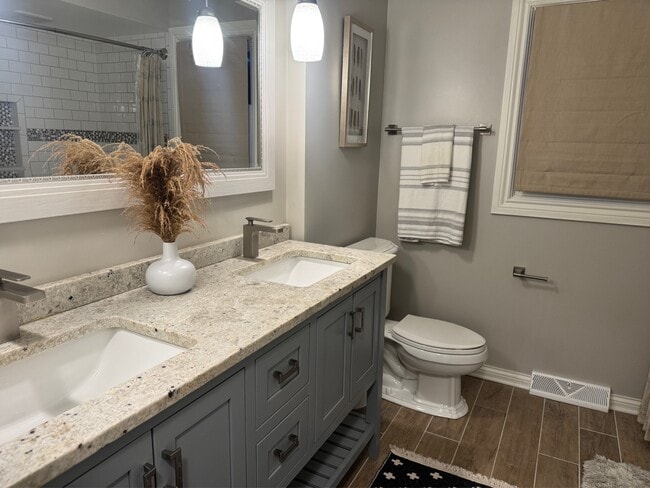 Building Photo - 1014 St Andrews Way