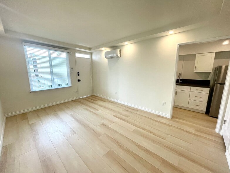 Building Photo - 10340-10360 Bellwood Ave