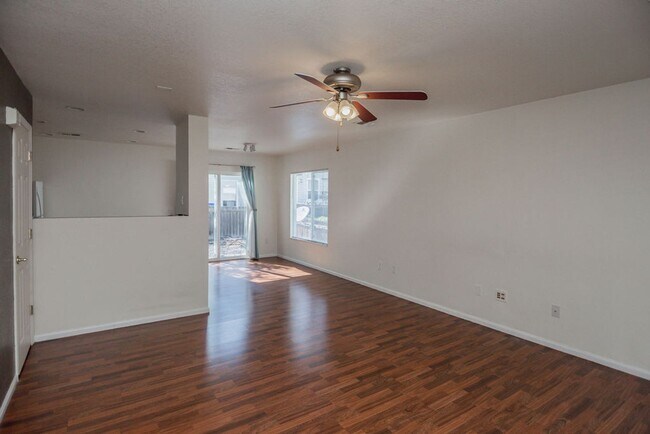 Building Photo - Students Welcome! Charming 3-Bedroom, 2-Bath Home in the Heart of Mid-Town Fort Collins