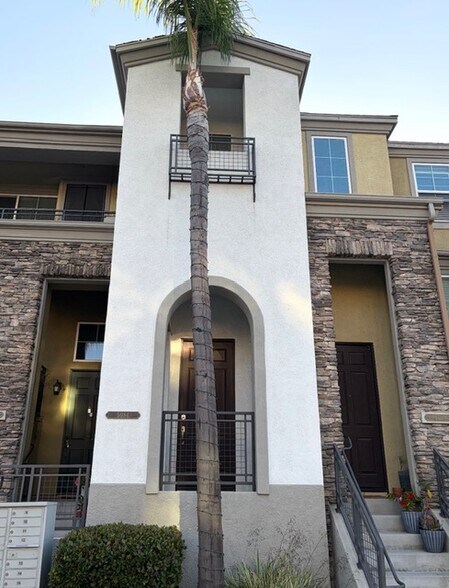 Building Photo - 5084 Plaza Promenade