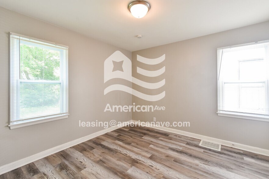 Building Photo - 3155 N 42nd St