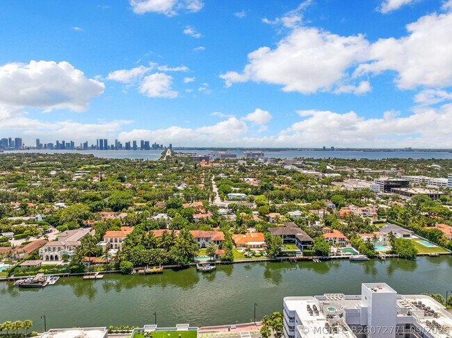 Building Photo - 3710 Collins Ave