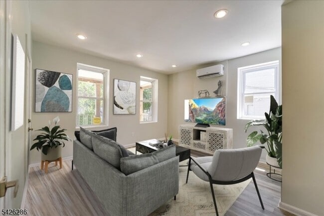 Building Photo - 38 Willowdale Ave