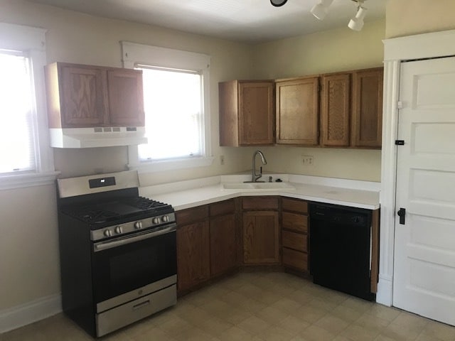Kitchen - 3530 Shaw Ave