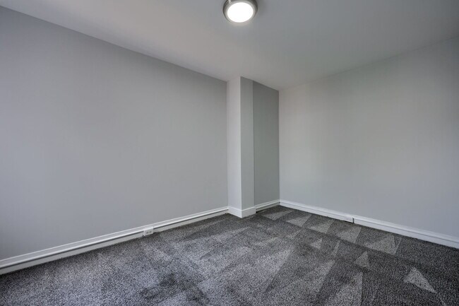 Building Photo - 611 S Prince St