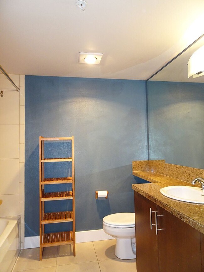 Building Photo - 1Bd/1Ba Seattle Condo