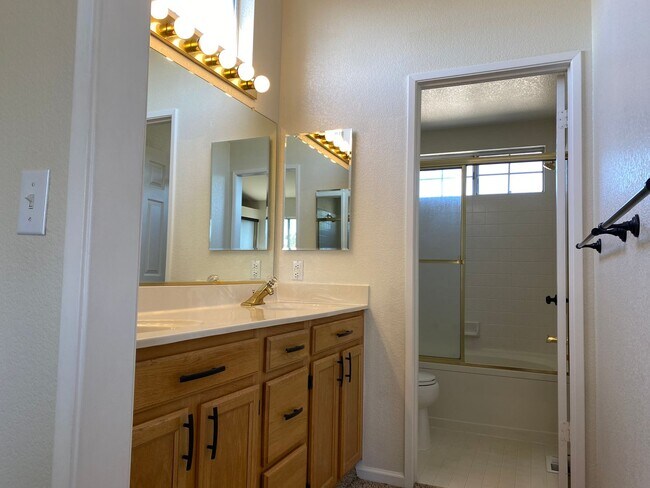 Building Photo - 8765 Clay Glen Way