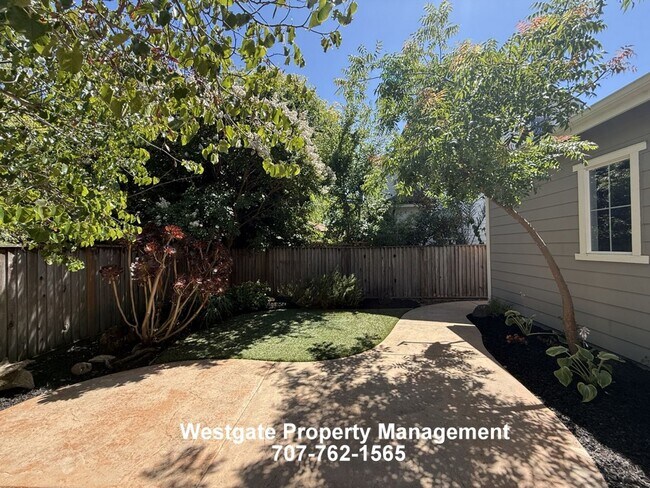 Building Photo - 1708 Southridge Dr