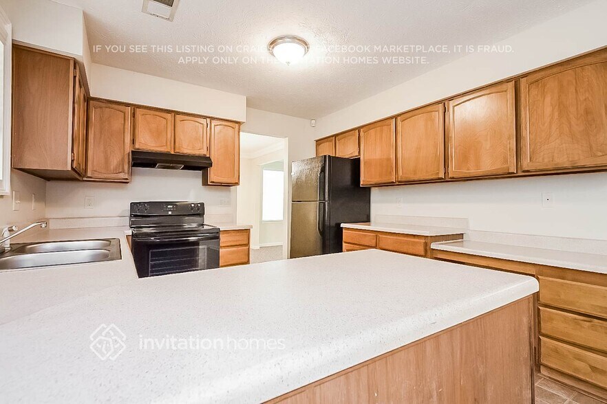 Building Photo - 2640 Woodside Dr