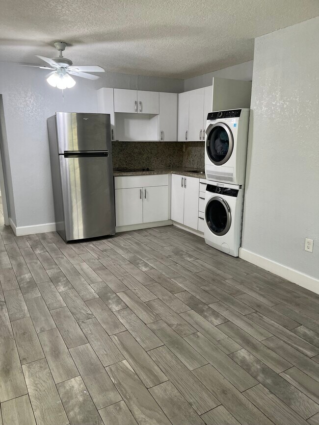 Building Photo - 417 E 39th St