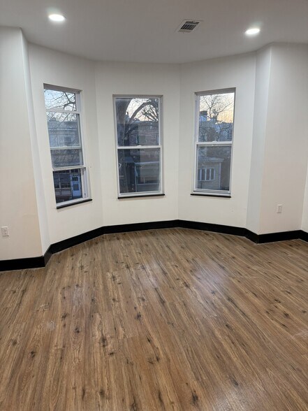 Building Photo - 919 S 50th St